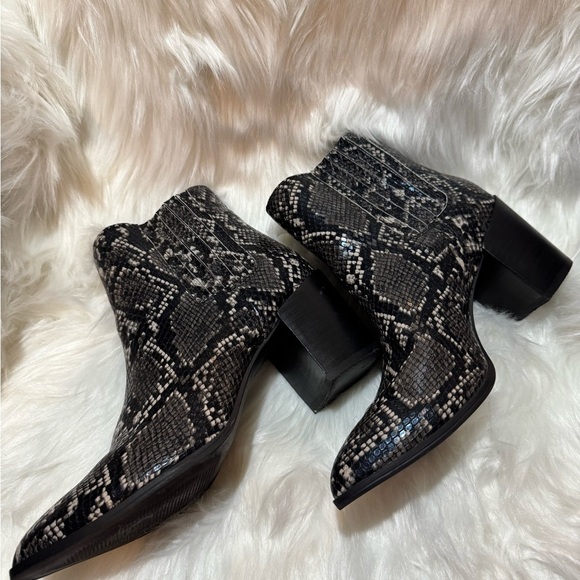 Steve Madden Black and Gray Ankle Booties Snakeskin Print - Picture 8 of 8